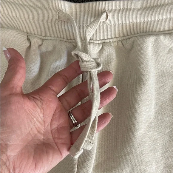 YoungLA a Woman’s Cream Ribbed waistband Drawstring and pockets Shorts Sz Small - Picture 4 of 10